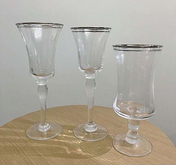 Wasserglas mit Silberrand